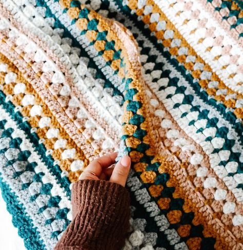 Riverbed Blanket, Crotchet Blankets, Angel Crochet Pattern Free, Cj Design, Chunky Yarn Crochet Pattern, Crochet Blanket Colors, Chunky Crochet Blanket Pattern, Chunky Crochet Blanket, Crochet Needlework