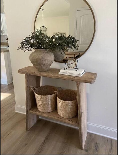 Entry Way Ideas Small, Apartment Entryway Decor, Small Table Decor, Small Entryway Ideas, Farmhouse Entry Table, Small Entryway Table, Entryway Table Decor Ideas, Entry Table Decor, Console Table Styling