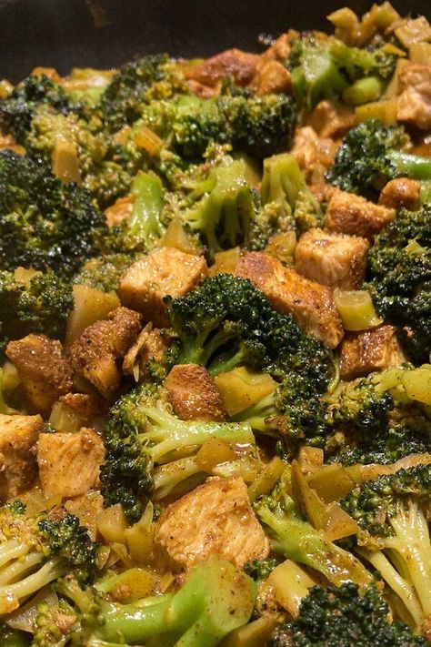 Chicken Broccoli Curry, Chicken Breast Curry, Broccoli Curry, Curried Chicken, Chicken And Broccoli, Homemade Meals, Curry Dishes, Fresh Broccoli, Low Carb Diet Recipes