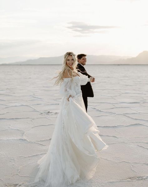 Salt Flats Utah, Salt Flat, California Engagement Photos, Flat Photo, Photos Poses, Photos Inspo, California Engagement, Salt Flats, Engagement Photo Poses