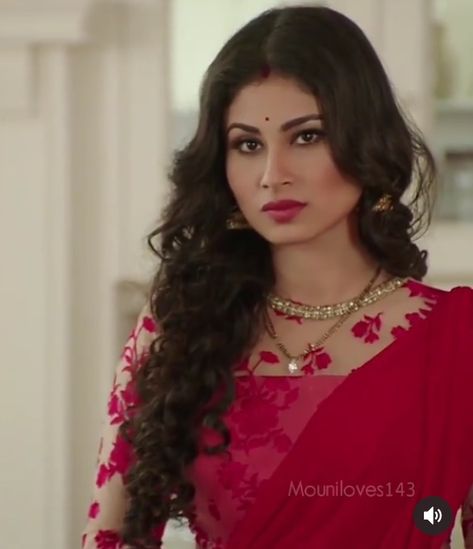 Indian Tv Serial Actress In Saree, Nagini 3 Serial Actress, Mouni Roy Saree, Mony Roy, Mahir Bela, Mouni Roy Dresses, Long Shrug, Wedding Jewelry Sets Bridal Jewellery, Red Bridal Dress