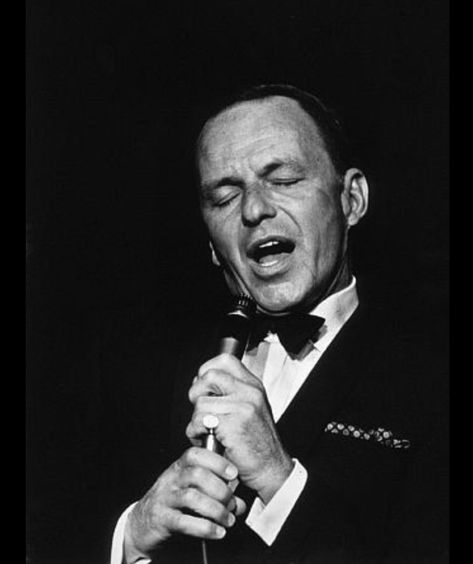 Frank Sinatra performing in 1964. Music Happy, Gene Kelly, Dean Martin, Jazz Musicians, Lip Balms, Frank Sinatra, Beard Care, Hollywood Actor, Music Star