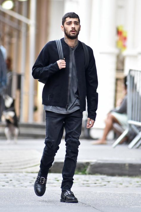 Zayn Malik Outfits, Zayn Malik Photoshoot, Celebrity Hair Trends, Gigi Hadid And Zayn, Zayn Malik Video, Zayn Malik Style, White Tracksuit, Caught On Camera, Cool Outfits For Men