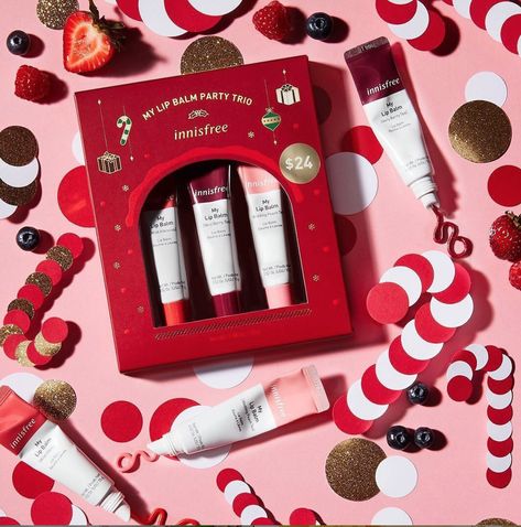 Unwrap the gift of innisfree! Limited-edition Green Holidays sets are at #sephora. 🎁✨ #PromenadeCC Holiday Beauty Packaging, Skin Cupid, Xmas Gift Guide, Beauty Gift Guide, Holiday Photoshoot, Cosmetic Packaging Design, Holiday Beauty, Beauty Products Photography, Cosmetic Design