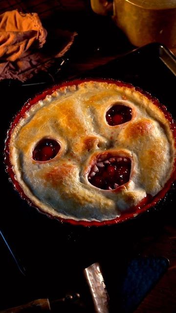 Nikk Alcaraz on Instagram: "Cherry scary pie anyone? . . . . . #pie #pieart #pieface #foodart #weirdfood" Creepy Food, Spooky Food, Fun Halloween Food, Halloween Party Dinner, Easy Halloween Food, Halloween Food Treats, Pie Day, Halloween Baking, Halloween Dinner