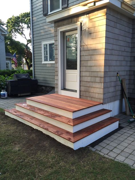 Side Door Steps, Backdoor Ideas, Side Door Entrance, Back Stairs, Pallet Door, Landscape Walkway, Front Door Steps, Landscape Stairs, House Project Ideas