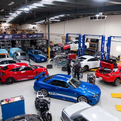 Tuner Garage, Jdm Japan, Cars Jdm, Skyline Gtr R34, R34 Gtr, Mechanic Shop, Dream Car Garage, Car Workshop, Luxury Garage