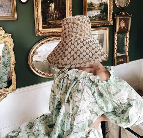 Bucket Hat Outfit Ideas, Hat Outfit Ideas, Gucci Bucket Hat, Bucket Hat Outfit, Hat Outfit, Fashion Influencer, Outfits With Hats, Dolly Parton, Country Singers