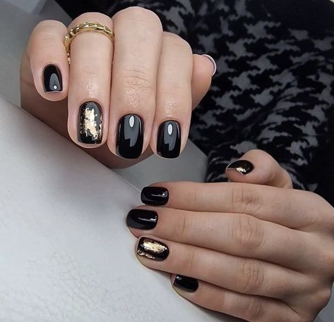 Black Gold Nails, Perfect Hands, Metallic Nail, Nail Foil, Classy Nail Designs, Nail Glitter, Metallic Nails, Nails 2023, Foil Nails