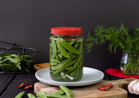 Crunchy Pickled Snap Peas Fresh Snap Peas Recipe, Pickled Snap Peas, Canning Crowder Peas, Roasted Snap Peas, Snap Peas And Carrots Recipe, Snap Peas Recipe, Garlic Dill Pickles, Zucchini Pickles, Zucchini Blossoms