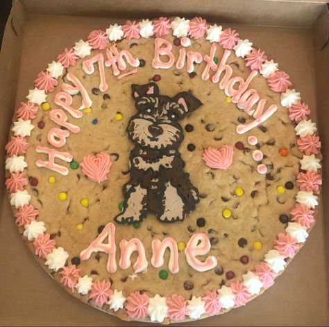 Dog cookie cake Golden Doodle Cake Ideas, Birthday Cake Dog Theme, Puppy Cookie Cake, Dog Themed Birthday Cookies, Dog Cookie Cake Design, Golden Doodle Cookies Decorated, Goldendoodle Cookies Decorated, Cookie Cake Designs, Dog Birthday Party