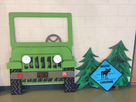 Foam board jeep, trees and sign Jeep Bulletin Board Ideas, Safari Bulletin Boards, Backyard Bible Camp, Twos Classroom, Jeep Drawing, Jungle Classroom, Diy Jeep, Jeep Doors, Homecoming Floats