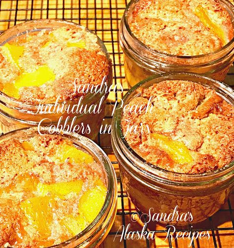 Peach Cobbler In A Jar Recipe, Mason Jar Deserts, Individual Peach Cobbler, Mason Jar Baking, Mason Jar Desserts Recipes, Alaska Recipes, Mason Jar Pies, Mason Jar Cakes, Mason Jar Recipe