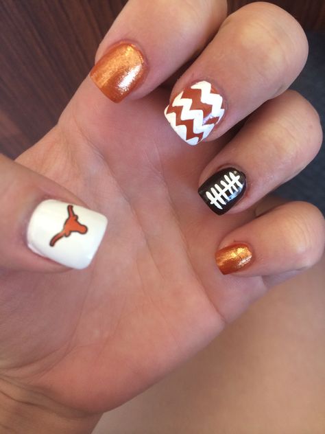 Texas Longhorn football nails! Hook 'em! Ut Nails Designs, Texas Longhorns Nails, Ut Nails, Longhorn Nails, Ut College, Football Nail Art, Longhorn Football, Country Acrylic Nails, Cricut Nails