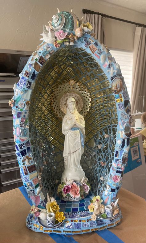 Tiny Altar, Mary Shrine, Shrine Art, Shrines Box, Shrines Art, Mosaic Madness, Mosaic Art Projects, Home Altar, Mosaic Projects