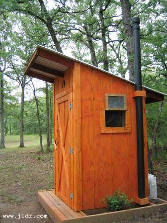 East Texas handmade Outhouse Outhouse Shed, Building An Outhouse, Outhouse Plans, Outhouse Ideas, Outhouse Bathroom, Out Houses, Composting Toilets, Out House, Outdoor Bathroom Design