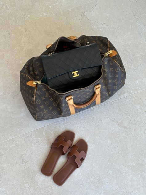 Louis Vuitton Old Money, Beige Luxury, Best Travel Bags, Louis Vuitton Travel Bags, Louis Vuitton Travel, Parisian Chic Style, Louis Vuitton Keepall, Carry On Suitcase, Classy Aesthetic