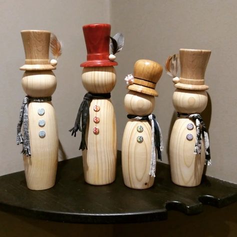 Lathe Snowman, Wood Turned Snowman, Woodturned Ornaments, Turned Snowman, Lathe Woodworking Projects, Woodturning Art, Wood Christmas Decorations, Wooden People, Wooden Snowmen