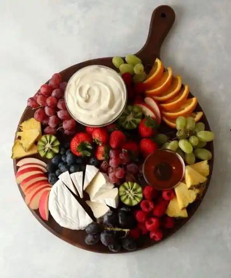 Fruit Charcuterie Board Ideas, Fruit Charcuterie Board, Honey Cheese, Fruit Charcuterie, Fruit Platter Ideas Party, Dessert Mix, Autumn Fruit, Charcuterie Board Ideas, Dessert Platter