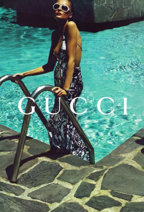 Poolside Photos, Poolside Shoot, Gucci Pool, Pool Fashion Photography, Pool Shoot Ideas, Pool Fashion Editorial, Pool Editorial, Pool Shooting, Pool Lifestyle