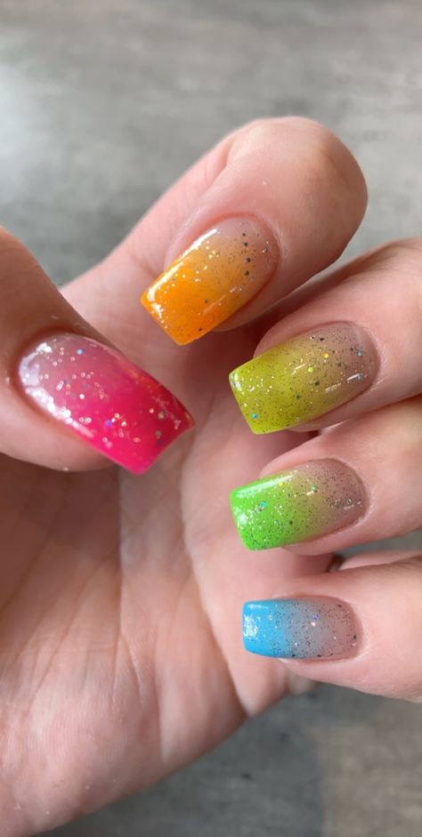 Ombre Orange And Yellow Nails, Red Blue Green And Yellow Acrylic Nails, Pink And Yellow Glitter Nails, Rainbow Nail Art Designs Simple, Yellow Glitter Nails, Rainbow Glitter Nails, Neon Glitter Nails, Nails Rosa, Gel Ombre