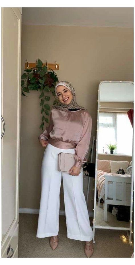 Classic Blouses For Women Hijab, Modest Soiree Outfits, Hijabi Soiree Outfits, Blouse Soiree Outfit Hijab, Hijab Outfit For Party, Elegant Outfit Hijab Ideas, Graduation Outfits Hijab, Hijab Classic Outfit, Simple Soiree Outfit Hijab