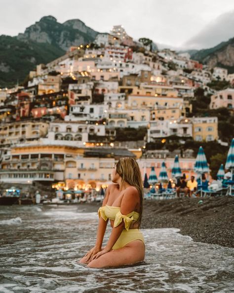 Positano Italy Photography, Positano Beach Pictures, Positano Picture Ideas, Amalfi Coast Outfits Spring, Amalfi Outfits Summer, Positano Beach Club, Amalfi Outfits, Amalfi Coast Italy Aesthetic, Amalfi Coast Photo Ideas