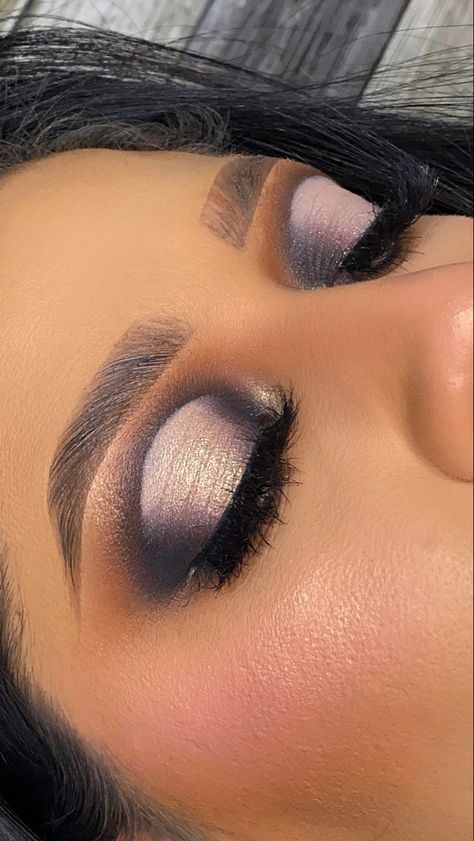 Halo Makeup Eye, Halo Eyeshadow Looks, Half Cut Crease Eye Makeup, Halo Cut Crease, Halo Makeup, Grungy Makeup, Chola Makeup, Semi Cut Crease, Halo Eyes