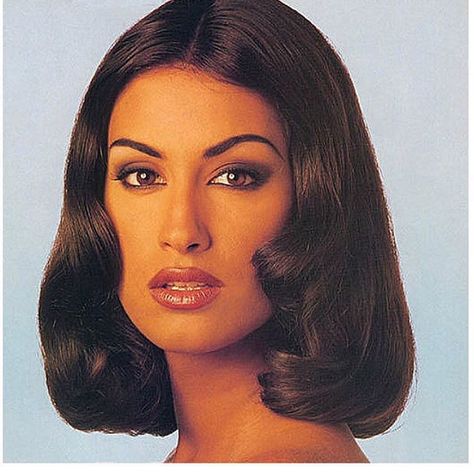 90’s Makeup, Yasmeen Ghauri, 90s Makeup, Models 90s, 90s Model, 90s Supermodels, 90s Models, Model Inspo, Aesthetic Look