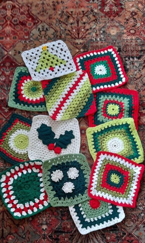 Crochet Christmas Granny Square Sweater, Crochet Christmas Tree Granny Square, Christmas Crochet Squares, Christmas Crochet Granny Squares, Crochet Granny Square Christmas Tree, Christmas Tree Granny Square, Crochet Christmas Granny Square, Christmas Granny Square Crochet, Christmas Granny Squares