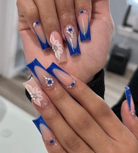 Royal Blue With White Nails, Blue Virgencita Nails, Quince Nails Blue Short, Blue Latina Nails, Royal Blue Acrylic Nails Ideas, Royal Blue Birthday Nails, Blue Quince Nails, Royal Blue Quince Nails, Blue Nail Inspo Acrylic