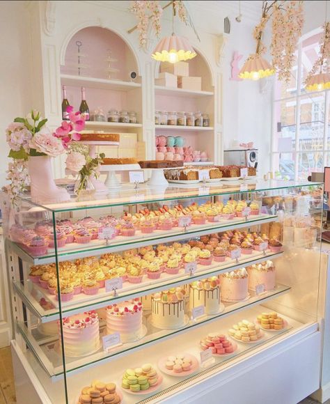 Cake Shop Interior, Cake Shop Design, Boutique Patisserie, Bakery Shop Design, Cute Bakery, Bakery Store, Bakery Interior, Decoration Patisserie, Small Bakery