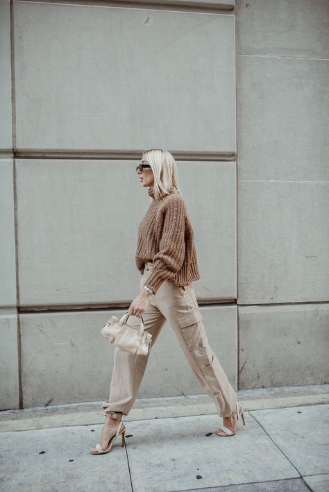 fall outfits women casual fashion ideas street styles, fall outfits women 20s style inspiration simple What To Wear With Cargo Pants, Fall Outfits Women 20s, Houston Fashion, Trendy Pants, Cargo Pants Outfit, Chic Fall Outfits, 20s Fashion, Green Cargo Pants, Cargo Pant