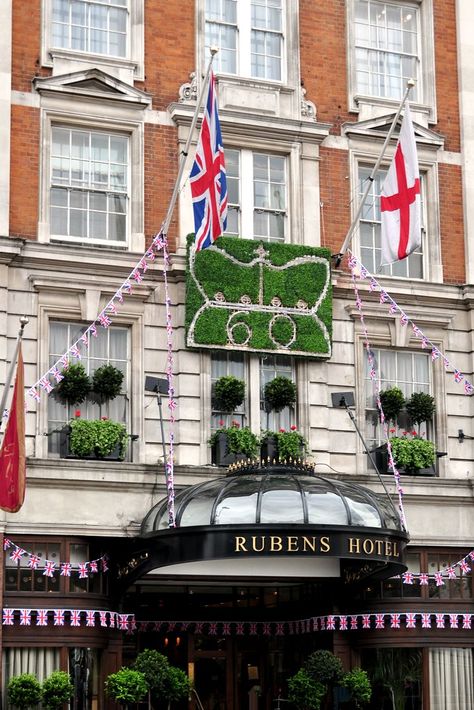 The Rubens at the Palace | Arriving at the Rubens at the Pal… | Flickr Palace Hotel, London Hotels, London Town, London Calling, London Love, Wedding Art, Town Country, England Travel, Buckingham Palace