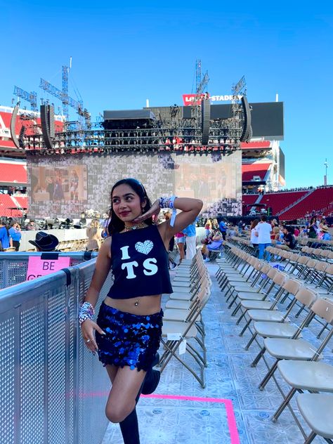 Eras Tour T Shirt Outfit, Basic Eras Tour Outfits, Eras Tour Outfit Inspiration Midnights, The Eras Tour Outfit Idea Midnights, Diy Eras Tour Outfit, Eras Tour Outfits Midnights, Midnights Taylor Swift Outfit, Midnights Eras Tour Outfit, The Eras Tour Outfit Idea