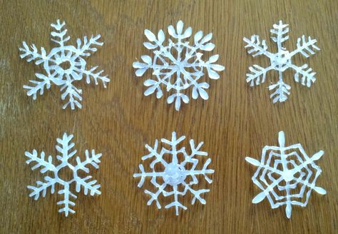 Hot Glue Snowflakes – Little Craft Corner Hot Glue Snowflakes, Glue Snowflakes, Snowflake Ideas, Crystals Crafts, Crafts With Hot Glue, Diy Christmas Deco, Hot Glue Art, Christmas Snowflakes Decorations, How To Make Snowflakes