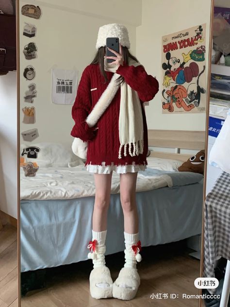 Christmas Aesthetic Outfit Korean, Christmas Streetwear Outfit, Korean Fashion Christmas, Red Kawaii Outfits, Red Ootd Aesthetic, Anime Winter Outfit, Y2k Christmas Outfits, Alt Christmas Outfits, Korean Christmas Outfit