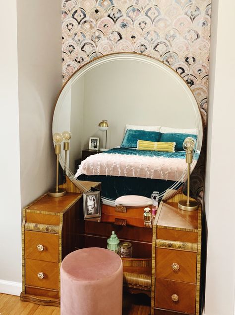 Found a Vintage Vanity and Now I Get Ready Like a Movie Star Cozy Room Ideas, Vintage Vanity Decor, Room Ideas For Men, Room Ideas For Men Bedroom, Men Bedroom, Home Decor Cozy, Art Deco Vanity, Bedroom Vanity, Vanity Decor