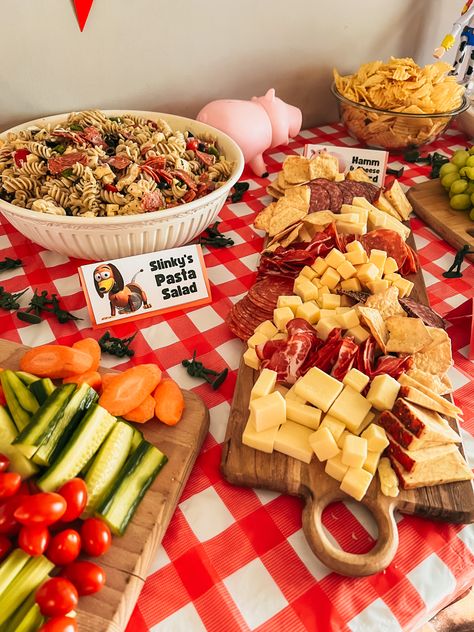 Toy Story Charcuterie Board, Toy Story Birthday Party Food, Pasta Salad Gluten Free, Birthday Party Food Table, Toy Story Food, Platter Party, Party Food Table, Salad Gluten Free, Gluten Free Pasta Salad