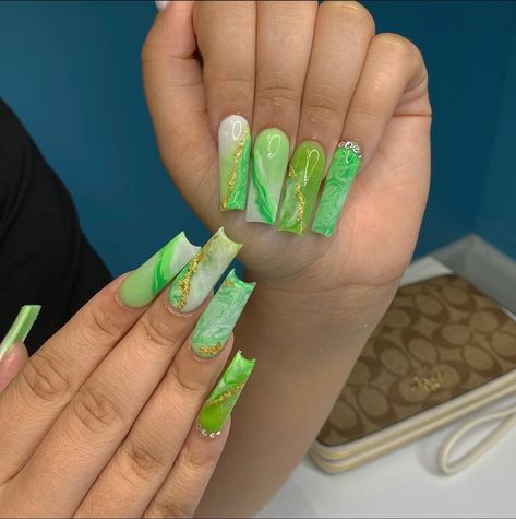 St Patrick Day Nails Acrylic, White Stiletto Nails, Lime Green Nails, Mint Green Nails, Acrylic Nails Nude, Neon Green Nails, Yellow Nails Design, St Patricks Day Nails, Tapered Square Nails