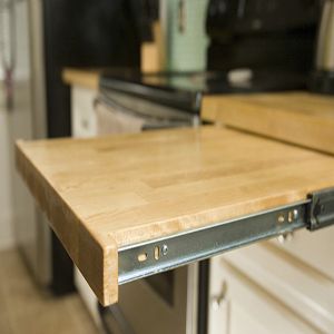 pull out chopping board Galley Kitchen Remodel, White Kitchen Remodeling, Kitchen Counter Top, Casa Country, Kitchen Pulls, Tiny Kitchen, Kitchen Remodel Idea, Traditional Kitchen, Counter Top