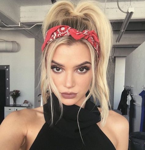 Bandana ponytail Alissa Violet Hair, Bandana Ponytail, Alissa Violet, Surfer Hair, Concert Hairstyles, Violet Hair, Bandana Hairstyles, The Perfect Guy, Favorite Hairstyles