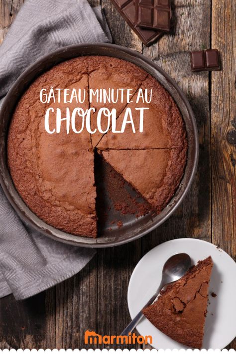 Recette super rapide de gâteau au chocolat fondant et délicieux ! #recettemarmiton #marmiton #recette #recettefacile #recetterapide #faitmaison #cuisine #ideesrecettes #inspiration #gateauauchocolat #chocolat #gateau #recettechocolat Healthy Recipes Easy Snacks, Tasty Chocolate Cake, Pumpkin Spice Cupcakes, Healthy Snacks Easy, Chocolate Drinks, Food Cakes, Delicious Chocolate, Puddings, Melting Chocolate