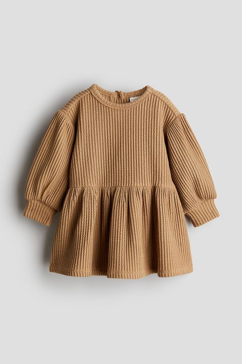 Textured-jersey dress - Braun - Kids | H&M DE Winter Coat Dress, Girls Cotton Dresses, Girls Winter Dresses, H&m Baby, Organic Cotton Dress, Family Picture Outfits, Picture Outfits