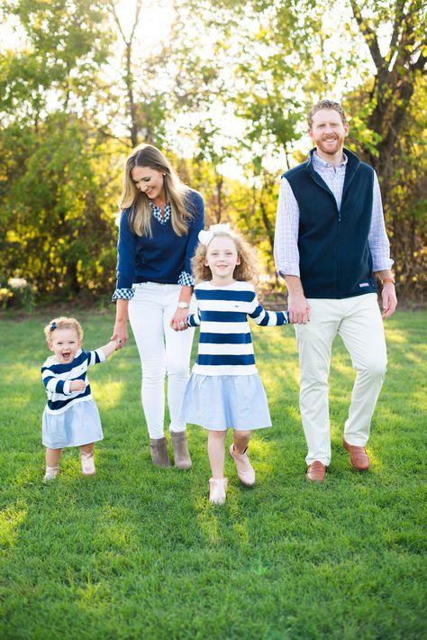 Vineyard Vines | What to Wear for Family Pictures this Fall | Tips, Tricks and Outfit Suggestions! featured by popular Dallas fashion blogger Style Your Senses Preppy Family Photo Outfits, Preppy Family Pictures, Family Pictures Baby, Preppy Family, Family Photos Fall, Fam Goals, Fall Family Outfits, Spring Family Pictures, Outfit Suggestions