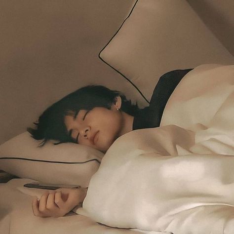 Bts Sleeping, Bts V Pictures, Taehyung Photoshoot, Single Dads, Blackpink And Bts, Kim Taehyung Funny, Kim Taehyung Wallpaper, V Taehyung, Bts Book