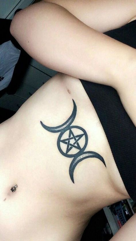 Star between two crescent moons tattooed on the ribs | www.otziapp.com Wicca Tattoo, Wiccan Tattoo, Pentagram Tattoo, Witchcraft Tattoos, Pagan Tattoo, Wiccan Tattoos, Tattoo Moon, Occult Tattoo, Tatoo Inspiration