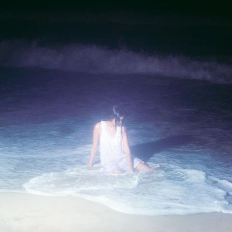 Harkomal on Instagram: "meet me in the pale moonlight" Siren Luring Men, In The Pale Moonlight, Siren Mermaid, Water Spirit, Water Nymphs, Shotting Photo, Mermaid Aesthetic, 사진 촬영 포즈, After Life