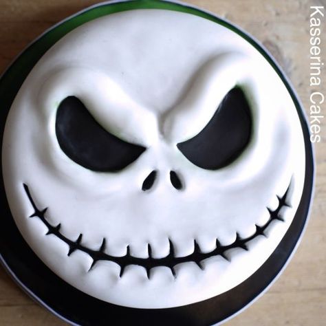 Jack Skellington cake Haloween Cakes, Jack Skellington Cake, Horror Cake, Nightmare Before Christmas Cake, Halloween Torte, Nightmare Before Christmas Wedding, Christmas Wedding Cakes, Halloween Birthday Cakes, Face Cake