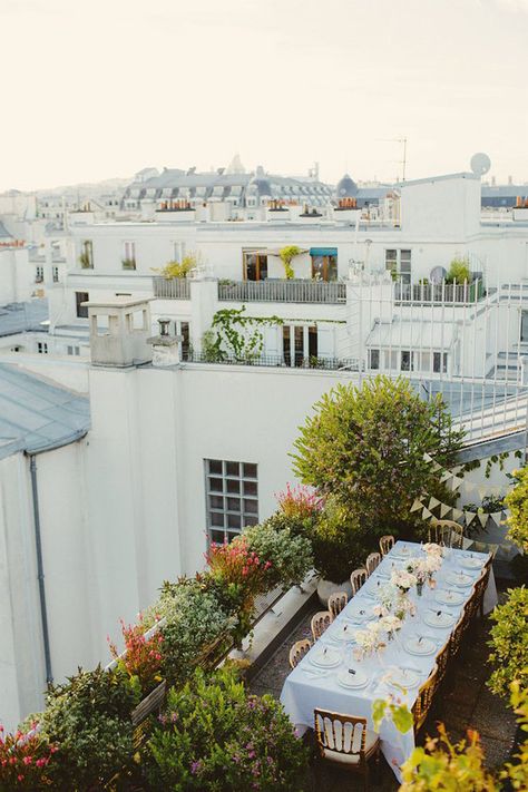 Urban Gardening Balcony, Rooftop Dining, Paris Rooftops, Exquisite Gardens, Balkon Design, Balcony Plants, Rooftop Wedding, Rooftop Garden, City Garden